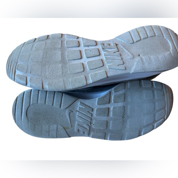 Nike Tanjun Gray & White Men’s 11.5 High End Running Shoes - Picture 2 of 10